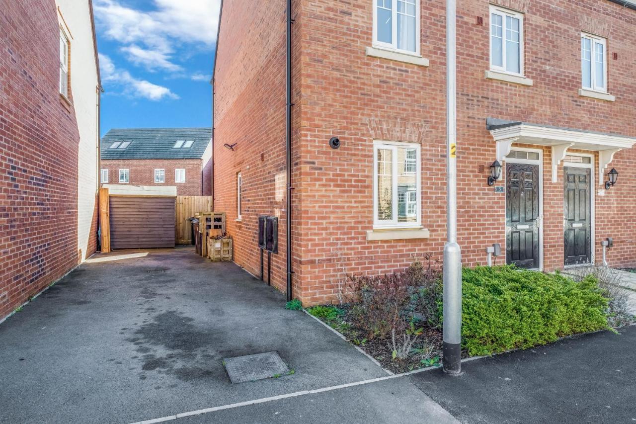 Beautiful And Comfortable Home Away From Home With Free Parking, Fast Wifi And White Crisp Hotel Standard Linen Hosted By Our Home Short Stays Northampton Exterior foto