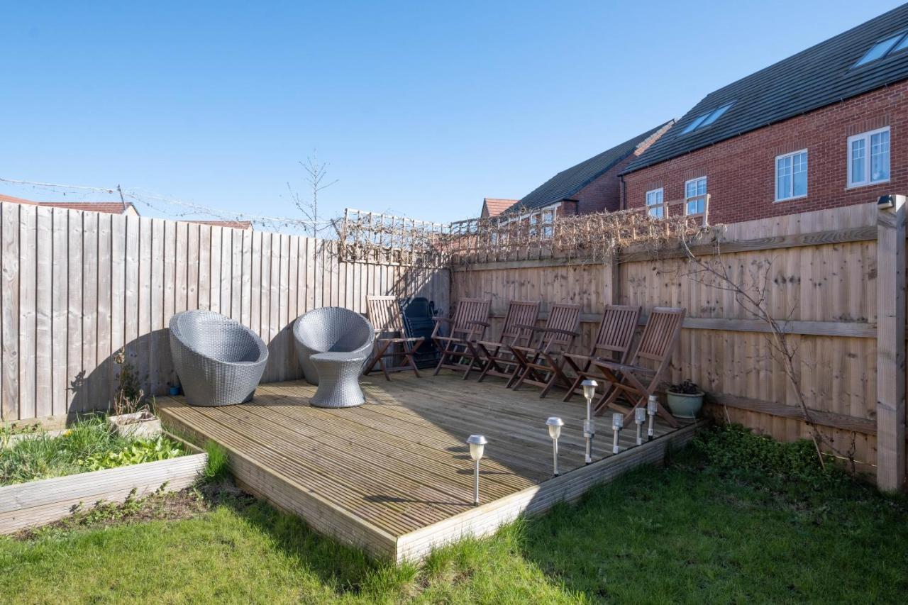 Beautiful And Comfortable Home Away From Home With Free Parking, Fast Wifi And White Crisp Hotel Standard Linen Hosted By Our Home Short Stays Northampton Exterior foto