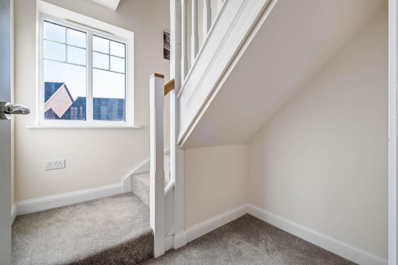 Beautiful And Comfortable Home Away From Home With Free Parking, Fast Wifi And White Crisp Hotel Standard Linen Hosted By Our Home Short Stays Northampton Exterior foto